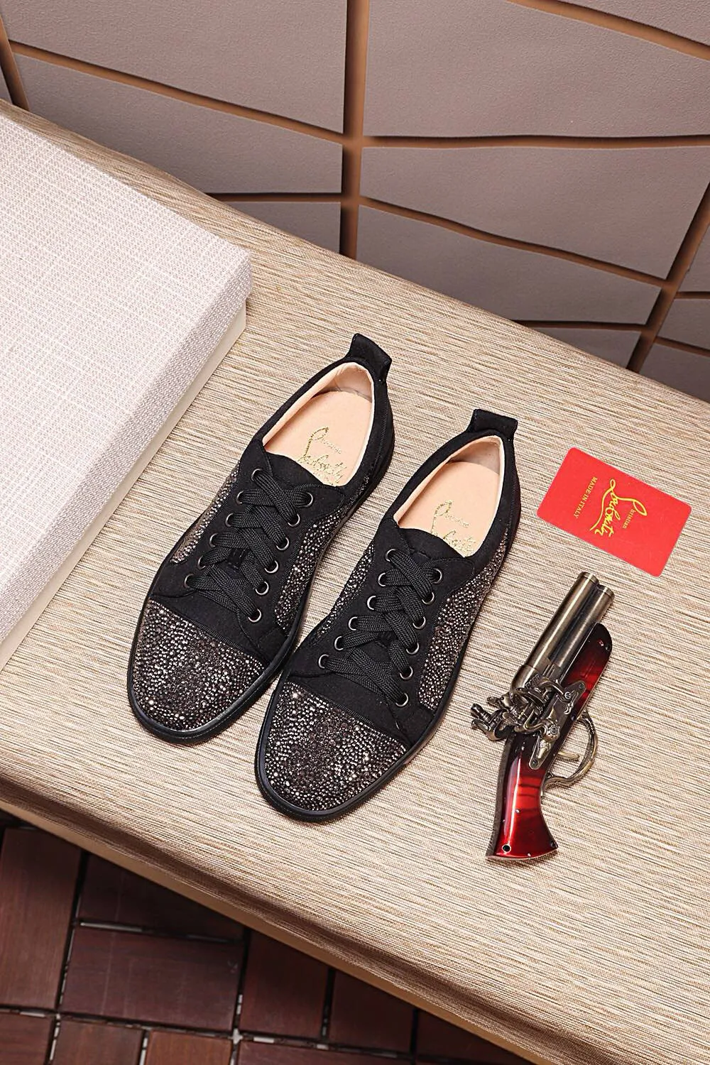 Men's shoes 💰: 460💰christian louboutin (CL red sole shoes) counter hot diamond series, casual sneakers for couples 📢 📢 📢 Exclusive hot style release🎈🎈💪Movable latex feet👻Finished outsole line [Proud]😝Female 35-40# Male 38#-46, global supply😝 [Top version]: Original imported cowhide frosted upper, top original leather lining, original molded TPU outsole, original 1:1 detail processing, original shoe last.